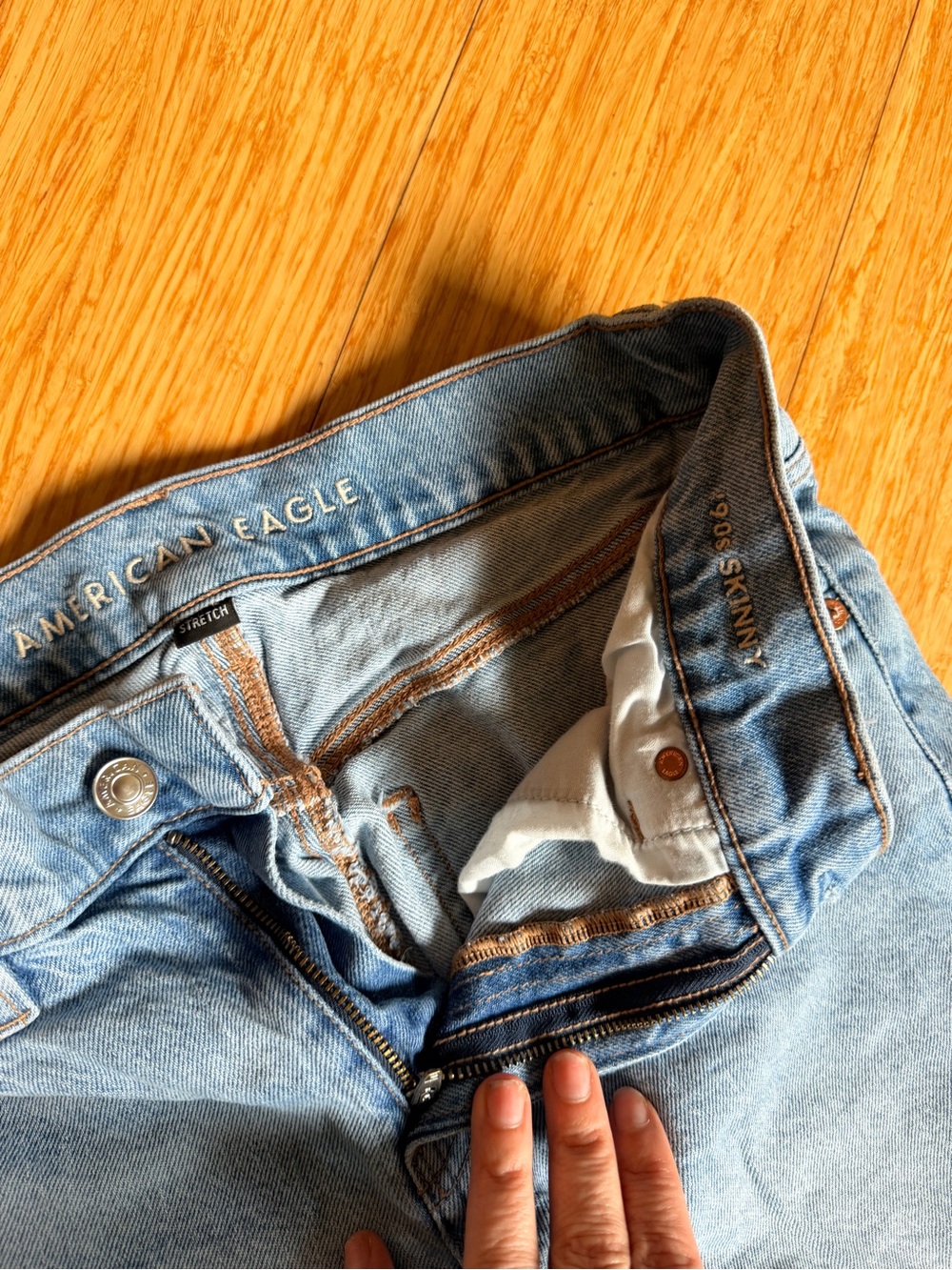 American Eagle Highest Rise Skinny Jeans Light Wash Distressed Size 6 Short - Picture 4 of 5